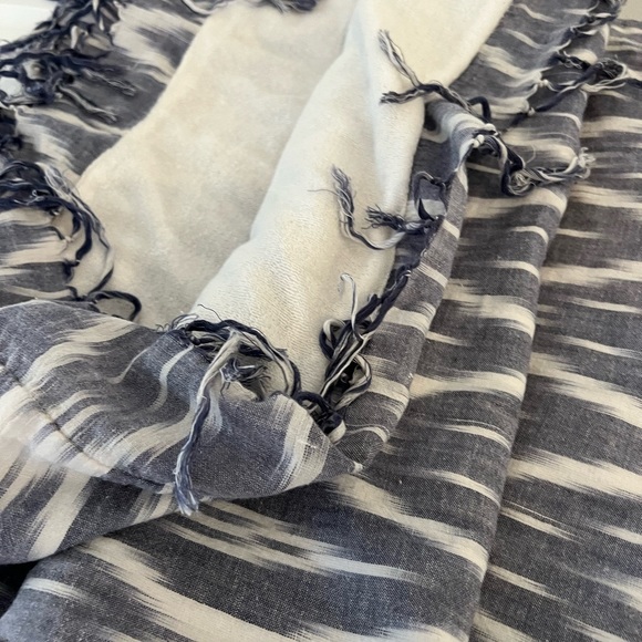 Towel with fringe - Picture 7 of 8